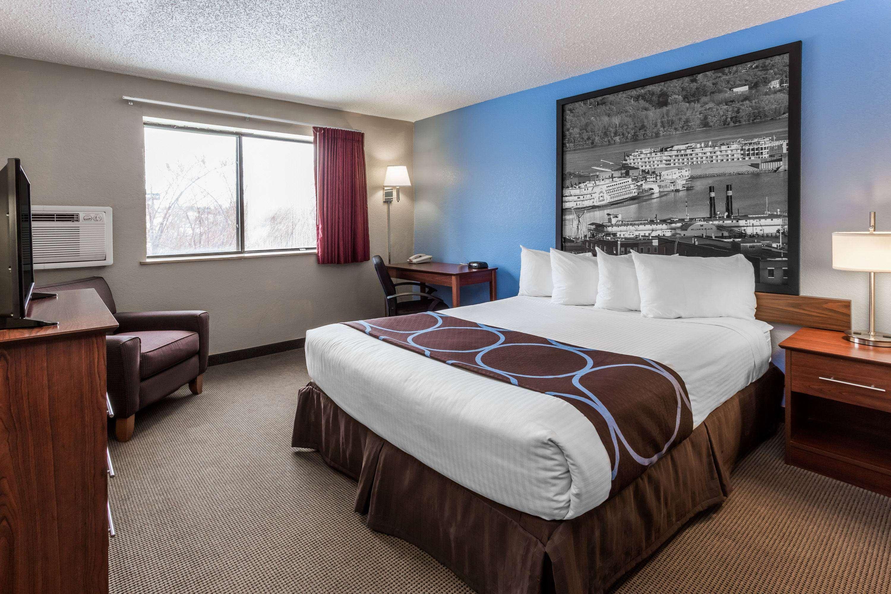 Super 8 By Wyndham Dubuque Motell Exteriör bild